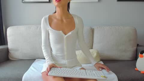 Anna  online show from 8, 2, 2025