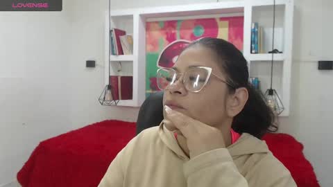 lady online show from 9, 9, 2025