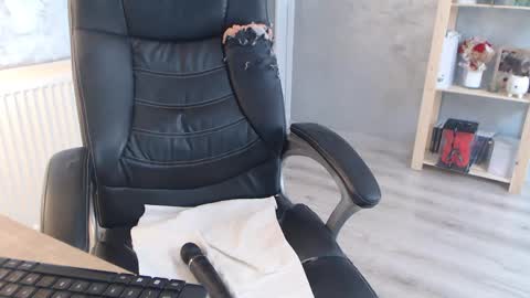      online show from 4, 3, 2025