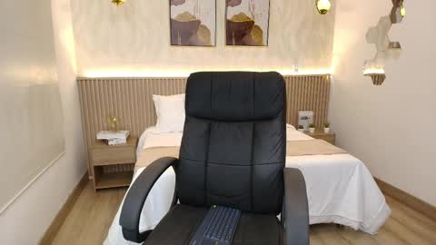 bella_millers online show from 1, 4, 2026