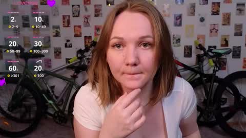 Snapshot of bella_murrrr chatting on 25, 11, 2025 Bella online show from 25, 11, 2025