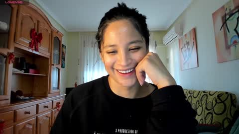 Snapshot of bella_pocahontas3 chatting on 2, 1, 2025 bella_pocahontas3 online show from 2, 1, 2025