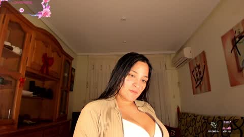 Snapshot of bella_pocahontas3 chatting on 8, 1, 2025 bella_pocahontas3 online show from 8, 1, 2025