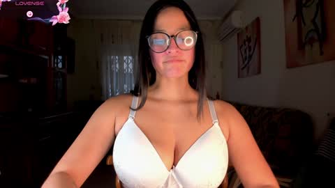 Snapshot of bella_pocahontas3 chatting on 2, 2, 2025 bella_pocahontas3 online show from 2, 2, 2025