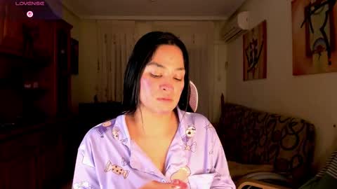 Snapshot of bella_pocahontas3 chatting on 1, 3, 2025 bella_pocahontas3 online show from 1, 3, 2025