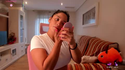 Snapshot of bella_pocahontas3 chatting on 29, 9, 2025 bella_pocahontas3 online show from 29, 9, 2025