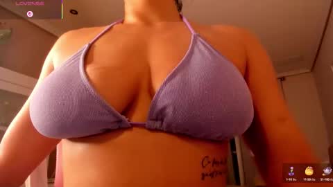 Snapshot of bella_pocahontas3 chatting on 11, 10, 2025 bella_pocahontas3 online show from 11, 10, 2025