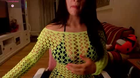 Snapshot of bella_pocahontas3 chatting on 15, 10, 2025 bella_pocahontas3 online show from 15, 10, 2025