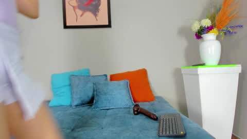 bella_sstone online show from 6, 11, 2025