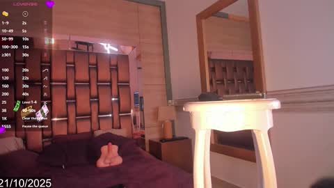 Snapshot of bella_tinkerbell_bahamas chatting on 21, 10, 2025 bella_tinkerbell_bahamas online show from 21, 10, 2025