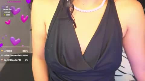Snapshot of bella_vibes_s chatting on 10, 5, 2026 Bella online show from 10, 5, 2026
