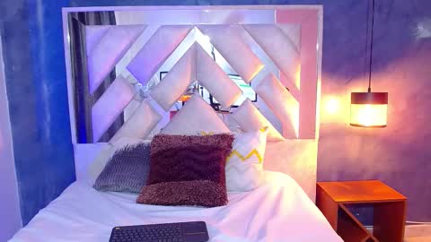 bella_volup online show from 3, 12, 2025