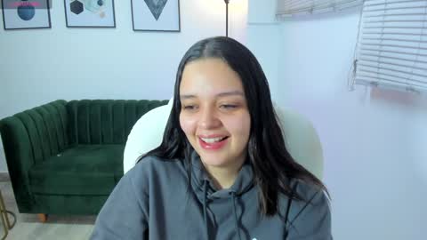 Snapshot of bellaa_hadid_ chatting on 28, 12, 2024 Bella Hadid online show from 28, 12, 2024