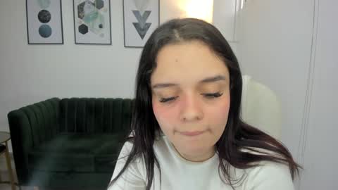 Snapshot of bellaa_hadid_ chatting on 5, 1, 2025 Bella Hadid online show from 5, 1, 2025