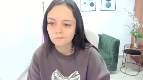 Snapshot of bellaa_hadid_ chatting on 16, 1, 2025 Bella Hadid online show from 16, 1, 2025