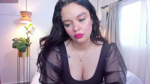 Snapshot of bellaa_hadid_ chatting on 6, 2, 2025 Bella Hadid online show from 6, 2, 2025