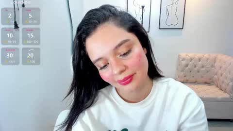 Snapshot of bellaa_hadid_ chatting on 11, 2, 2025 Bella Hadid online show from 11, 2, 2025