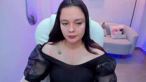 Snapshot of bellaa_hadid_ chatting on 2, 3, 2025 Bella Hadid online show from 2, 3, 2025