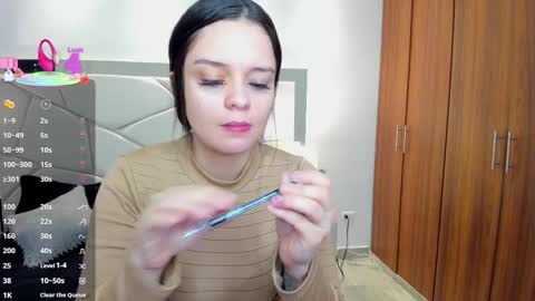 Snapshot of bellaa_hadid_ chatting on 10, 9, 2025 Bella Hadid online show from 10, 9, 2025