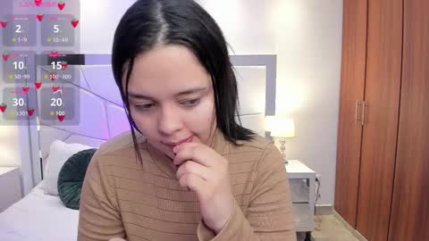 Snapshot of bellaa_hadid_ chatting on 27, 9, 2025 Bella Hadid online show from 27, 9, 2025