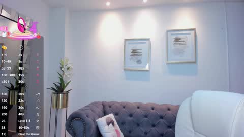 Snapshot of bellaa_hadid_ chatting on 28, 9, 2025 Bella Hadid online show from 28, 9, 2025
