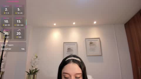 Snapshot of bellaa_hadid_ chatting on 5, 10, 2025 Bella Hadid online show from 5, 10, 2025