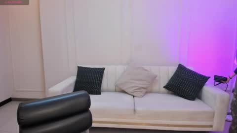 Bella online show from 10, 2, 2026