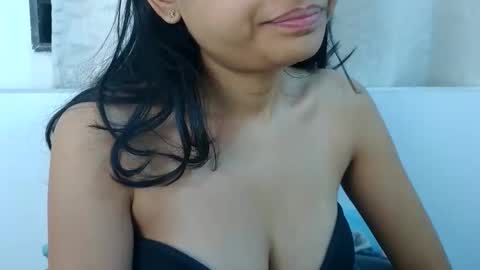 bellacrystall online show from 1, 3, 2026