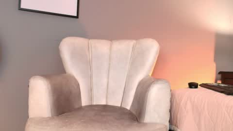 Snapshot of bellafernandez chatting on 10, 9, 2025 Bella online show from 10, 9, 2025