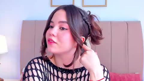 Snapshot of bellafontana chatting on 12, 11, 2025 BellaFontana online show from 12, 11, 2025