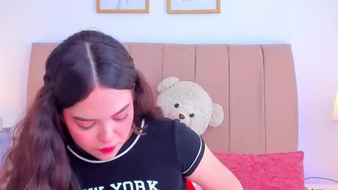 Snapshot of bellafontana chatting on 19, 11, 2025 BellaFontana online show from 19, 11, 2025