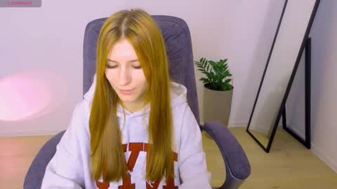 BellaFoxi online show from 27, 10, 2025