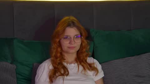 Snapshot of bellamarebelle chatting on 25, 9, 2025 BellaMarebelle online show from 25, 9, 2025