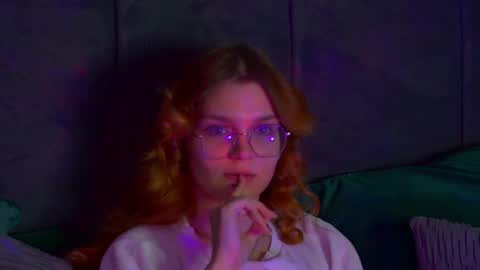 Snapshot of bellamarebelle chatting on 10, 10, 2025 BellaMarebelle online show from 10, 10, 2025