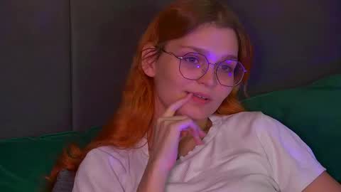 Snapshot of bellamarebelle chatting on 10, 10, 2025 BellaMarebelle online show from 10, 10, 2025