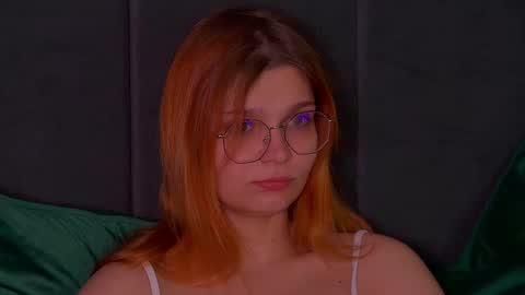 Snapshot of bellamarebelle chatting on 12, 10, 2025 BellaMarebelle online show from 12, 10, 2025