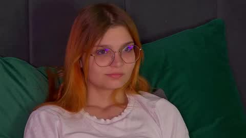 Snapshot of bellamarebelle chatting on 18, 10, 2025 BellaMarebelle online show from 18, 10, 2025