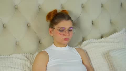 Snapshot of bellamarebelle chatting on 18, 11, 2025 BellaMarebelle online show from 18, 11, 2025