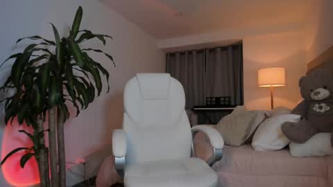 Bella Mia online show from 15, 2, 2025