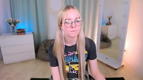 Snapshot of bellamontgomery chatting on 17, 5, 2026 Bella online show from 17, 5, 2026