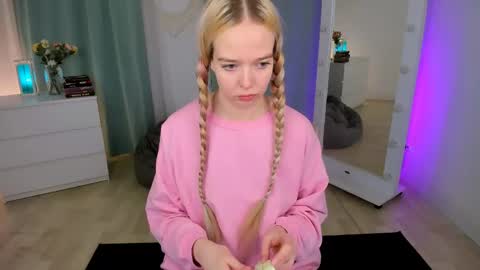 Snapshot of bellamontgomery chatting on 24, 5, 2026 Bella online show from 24, 5, 2026