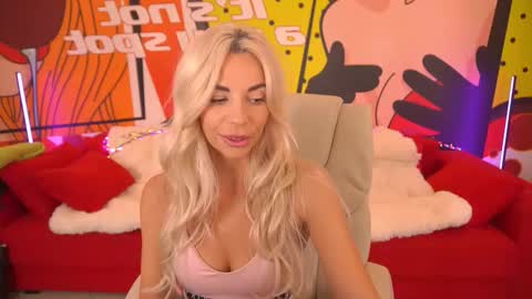 Bella online show from 5, 10, 2025