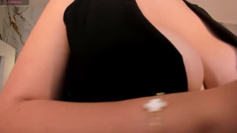 Snapshot of bellarosex1 chatting on 14, 11, 2025 Bella Rose online show from 14, 11, 2025