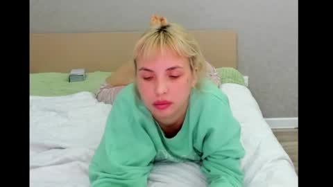 Snapshot of bellaseein chatting on 15, 12, 2024 Bella Seen online show from 15, 12, 2024