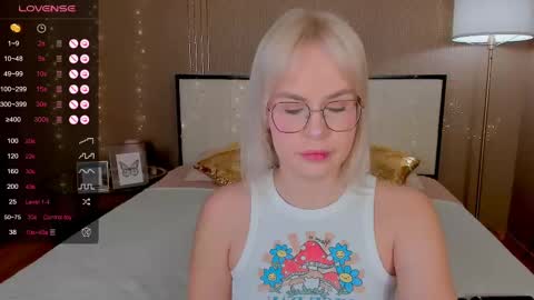 Snapshot of bellatip chatting on 2, 3, 2025 Bella online show from 2, 3, 2025