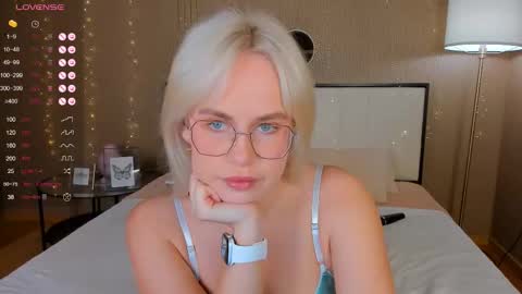 Snapshot of bellatip chatting on 13, 9, 2025 Bella online show from 13, 9, 2025