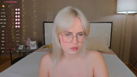 Snapshot of bellatip chatting on 17, 9, 2025 Bella online show from 17, 9, 2025