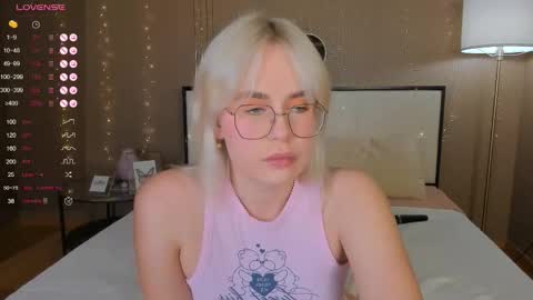 Snapshot of bellatip chatting on 21, 9, 2025 Bella online show from 21, 9, 2025