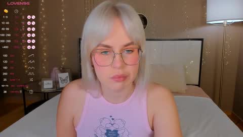 Snapshot of bellatip chatting on 12, 10, 2025 Bella online show from 12, 10, 2025