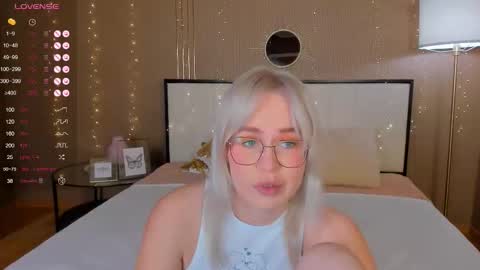 Snapshot of bellatip chatting on 13, 10, 2025 Bella online show from 13, 10, 2025